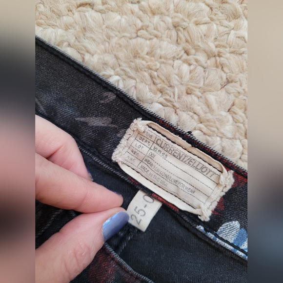 Current/Elliott Painted Floral Jeans - Picture 9 of 9